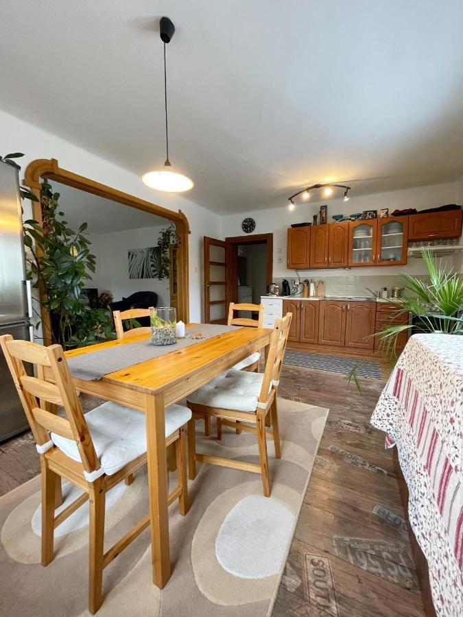 Krasny Apartman V Brane Luzickych Hor Cvikov Luaran gambar